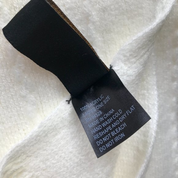 Altare Off-White / Soft-White Scarf - Picture 5 of 5